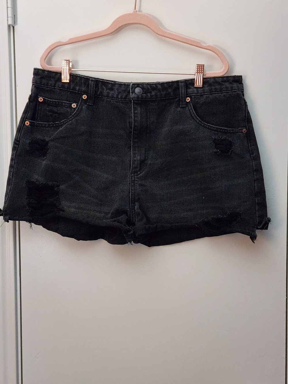 No Boundaries Women's Distressed Black Denim Shorts Size 17